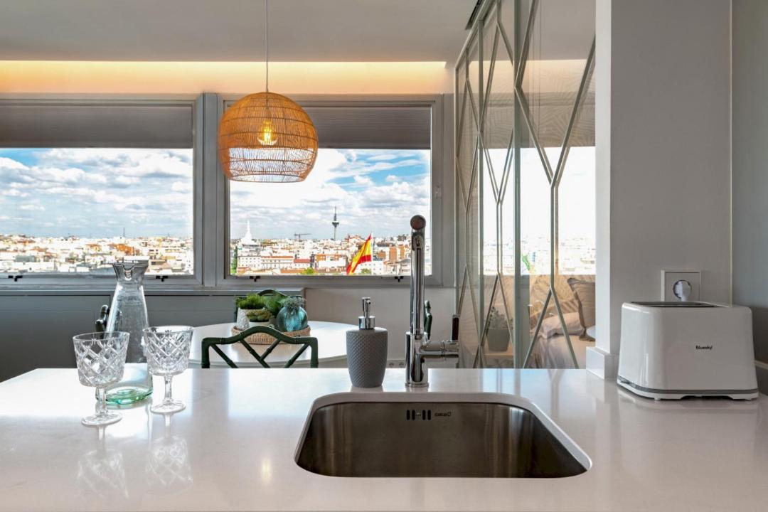 2 Bedrooms 1 Bathroom Furnished - Justicia - Incredible Views - Mintystay Madrid Exteriör bild