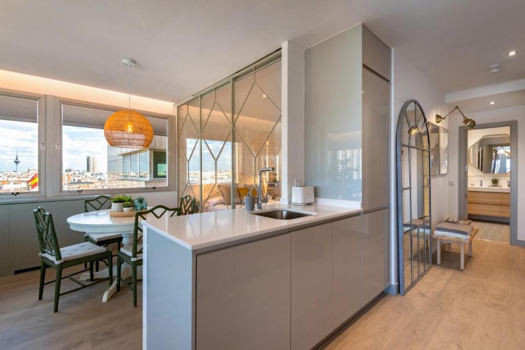 2 Bedrooms 1 Bathroom Furnished - Justicia - Incredible Views - Mintystay Madrid Exteriör bild